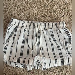 billabong shorts white striped size small NEVER WORN beach’s shorts